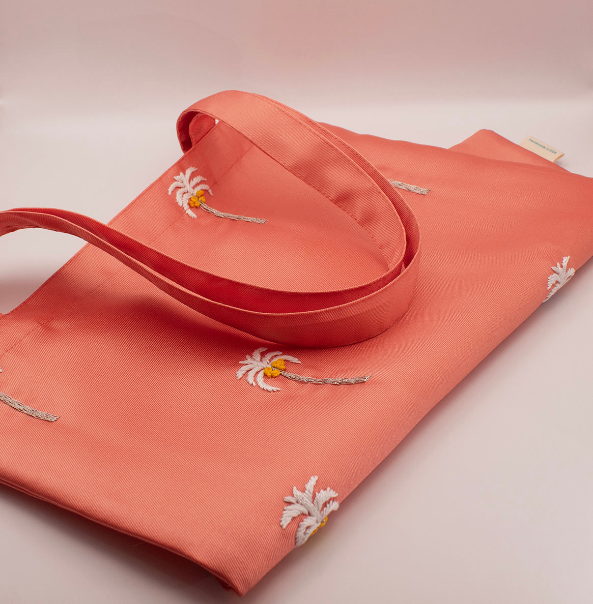 حقيبة توت بنقشة نخيل