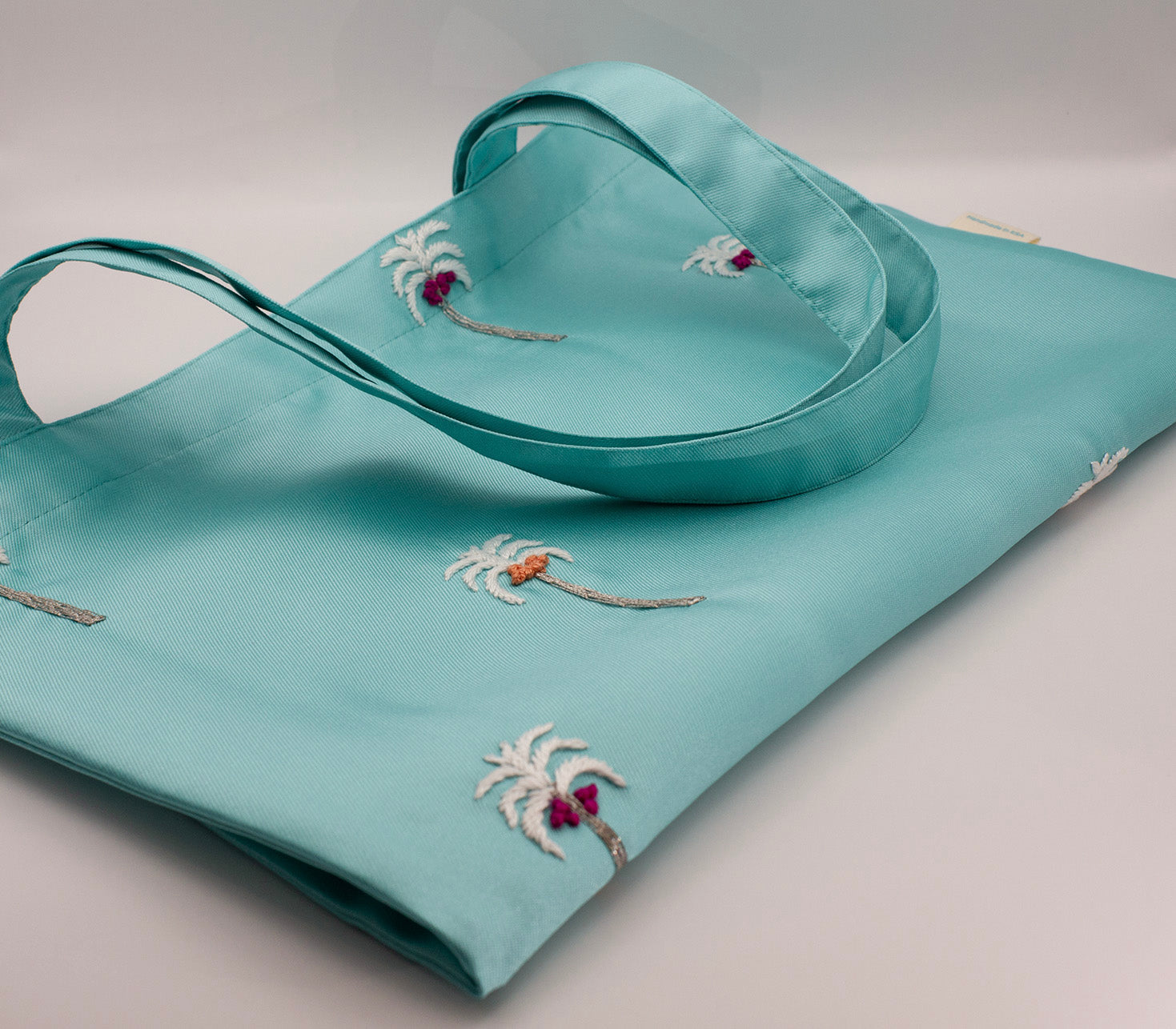 حقيبة توت بنقشة نخيل