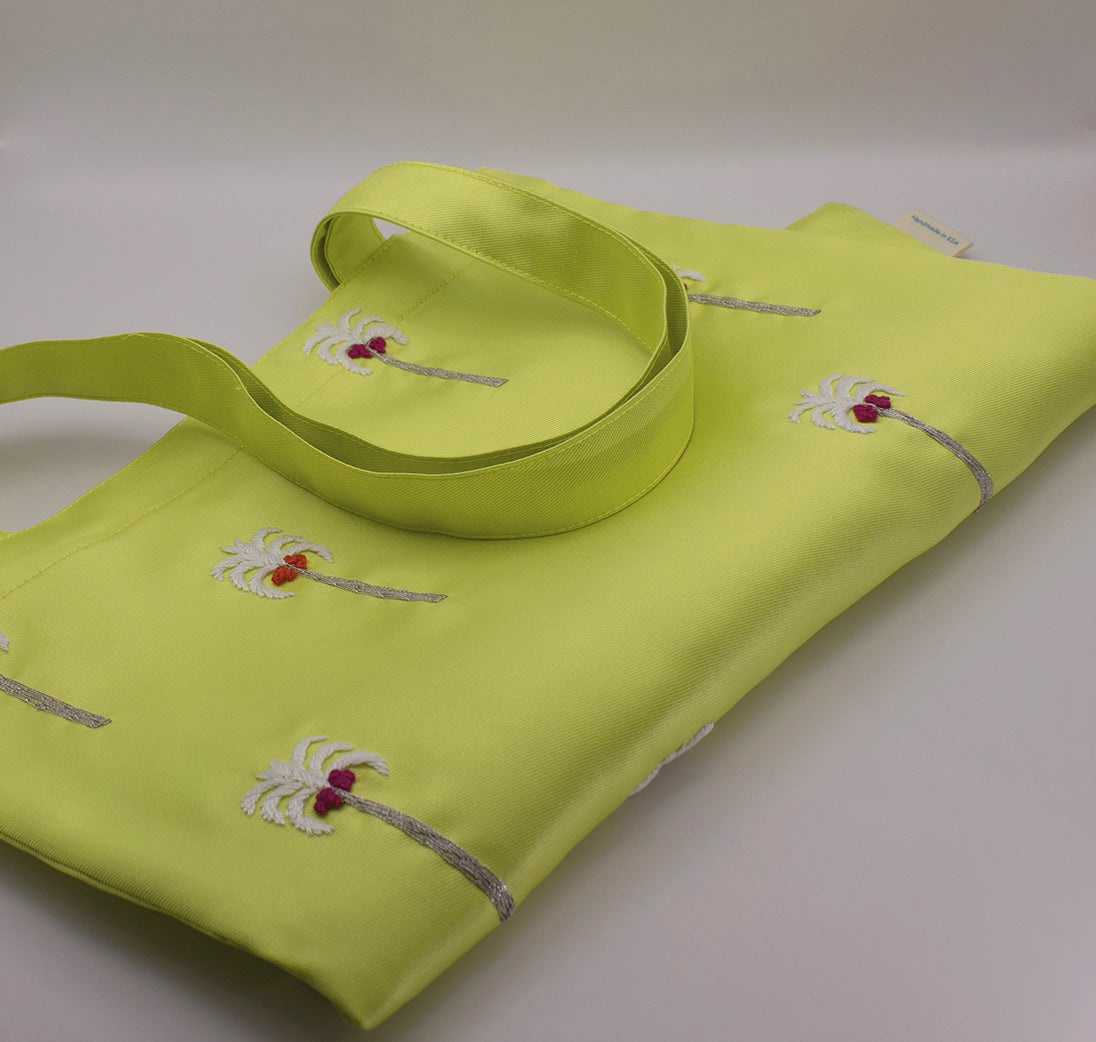 حقيبة توت بنقشة نخيل