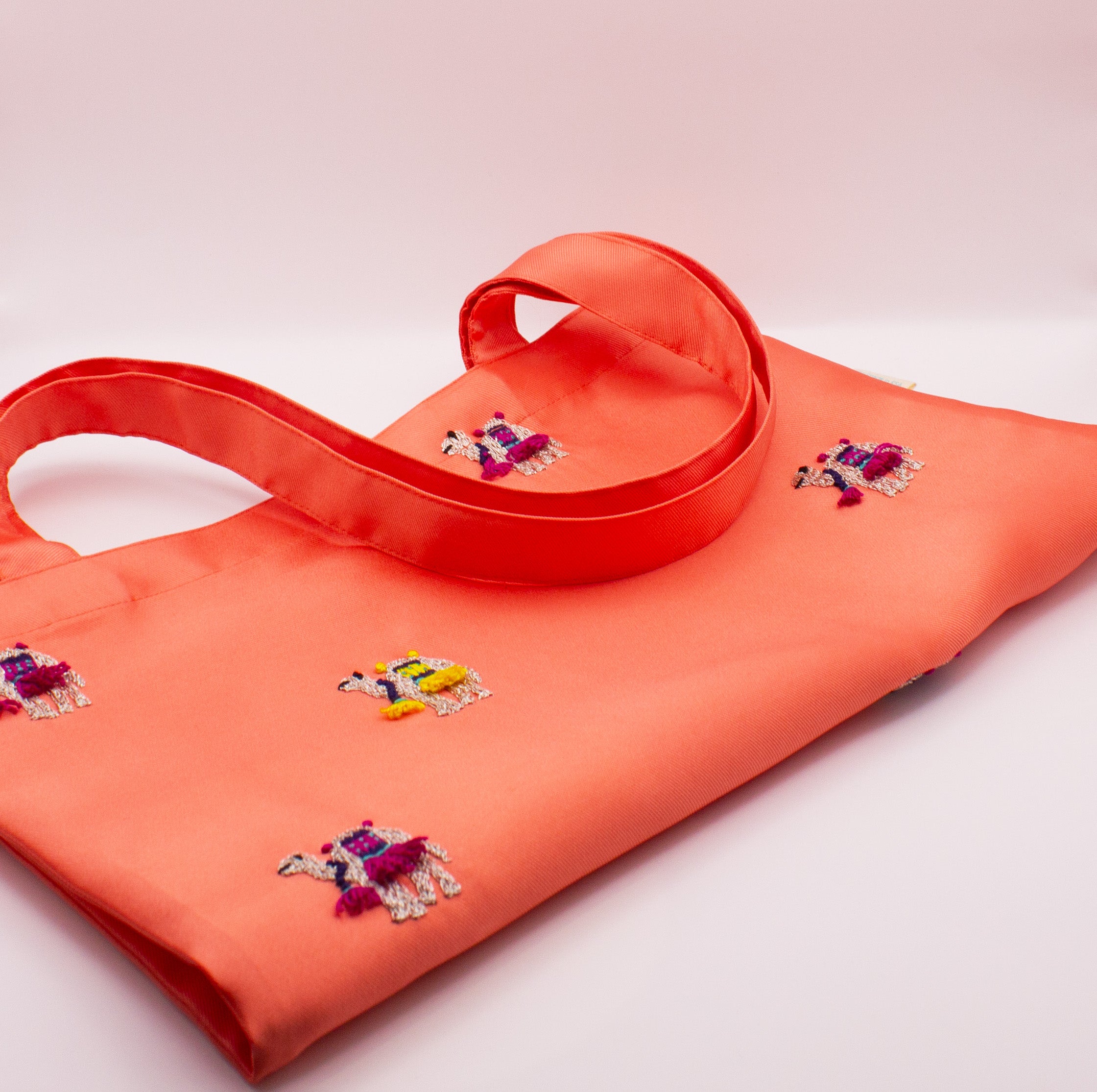 حقيبة يد - نقشة الجمل