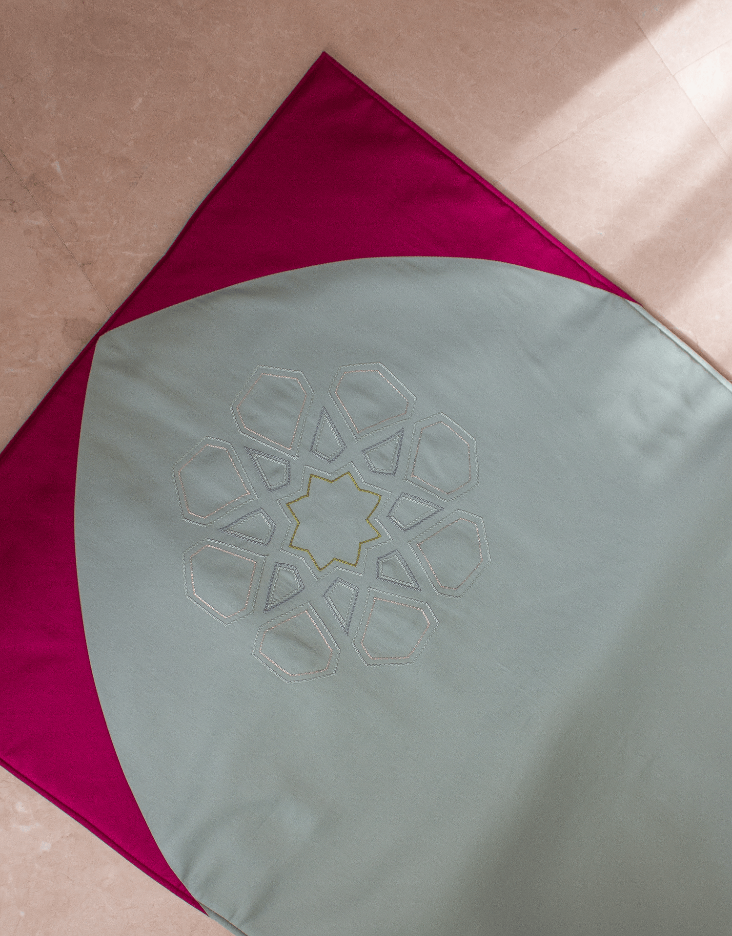 سجادات صلاة مطرزة يدويًا