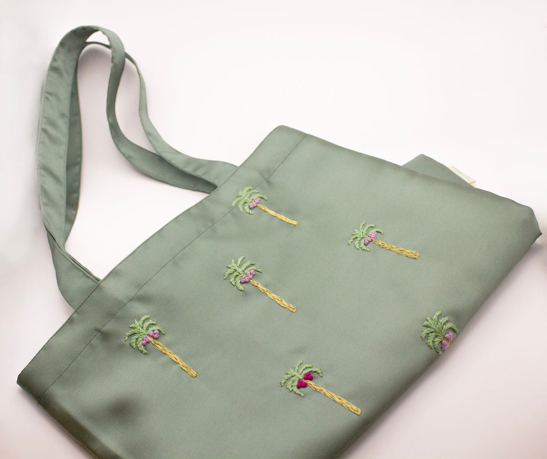 حقيبة توت بنقشة نخيل